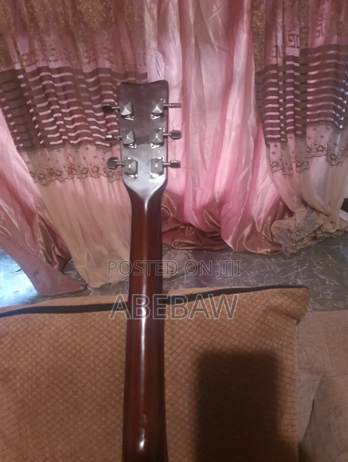 Box Guitar Without Bag