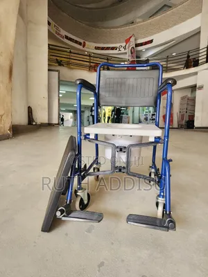 Photo - Commode Shower Plated Wheelchair較少wheelchair倫巴wheelchair兩人wheelchair