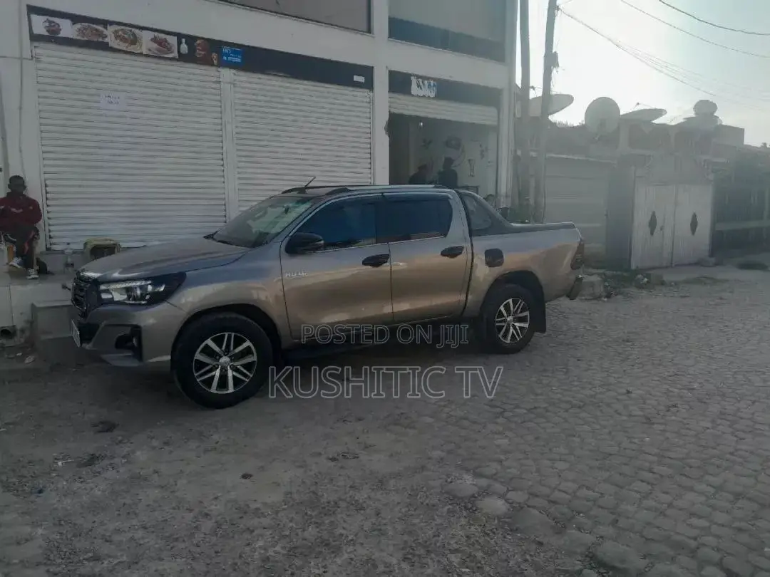 Toyota Hilux 2020 Gray