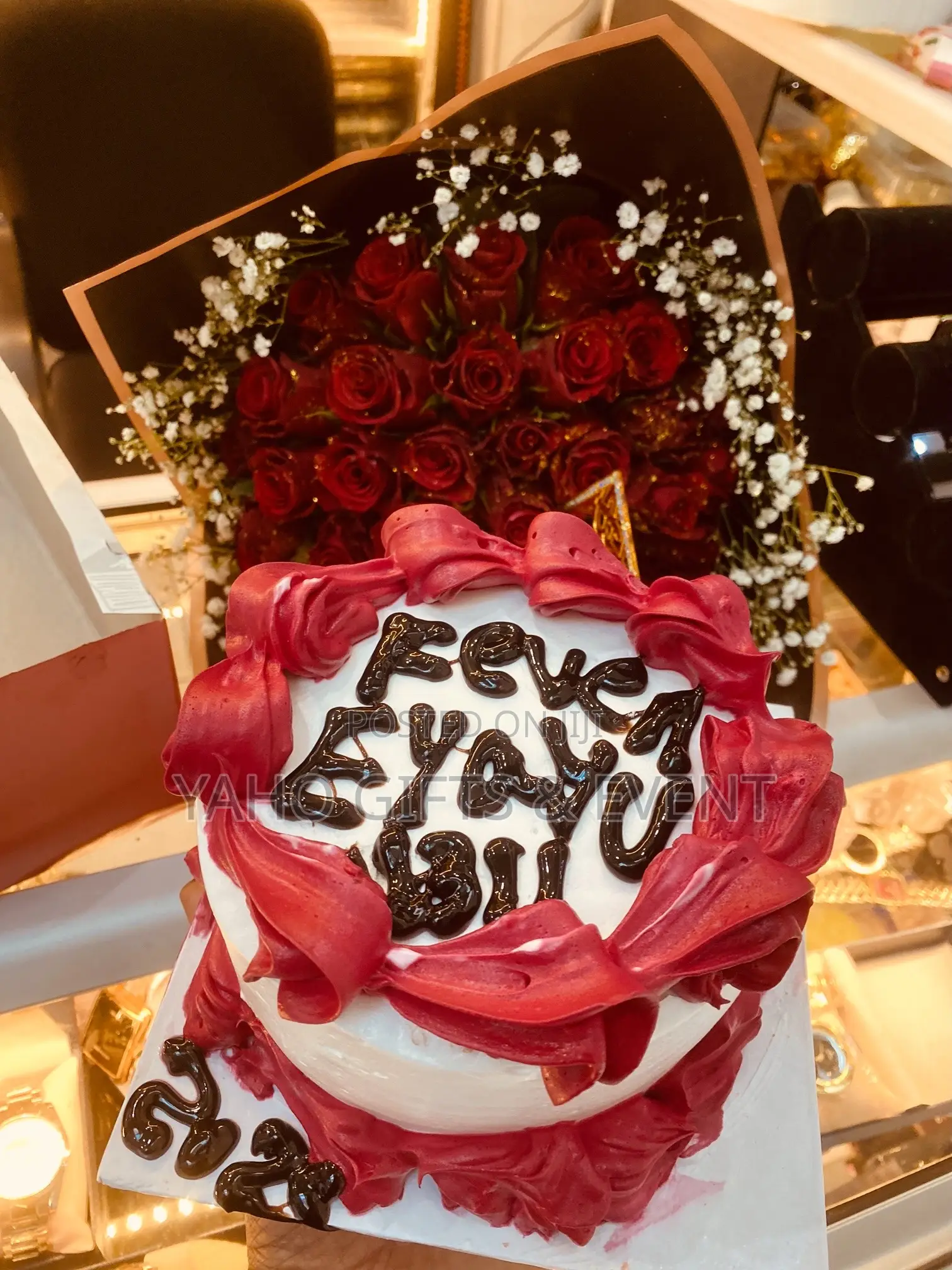 Mini Cake With Flower Gift