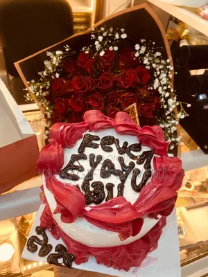 Photo - Mini Cake With Flower Gift