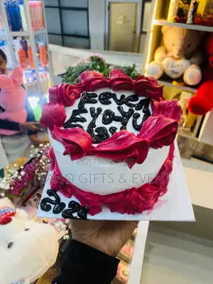 Mini Cake With Flower Gift