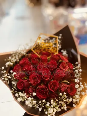 Mini Cake With Flower Gift