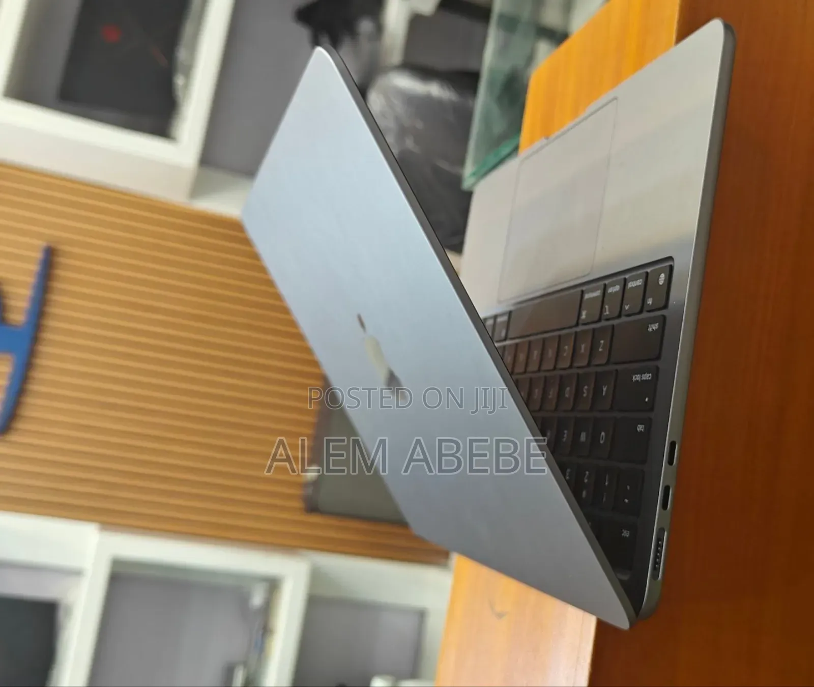 New Laptop Apple MacBook Air 2022 M2 8GB Apple M2 SSD 256GB