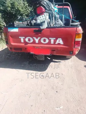Toyota Hilux Surf 1985 Red