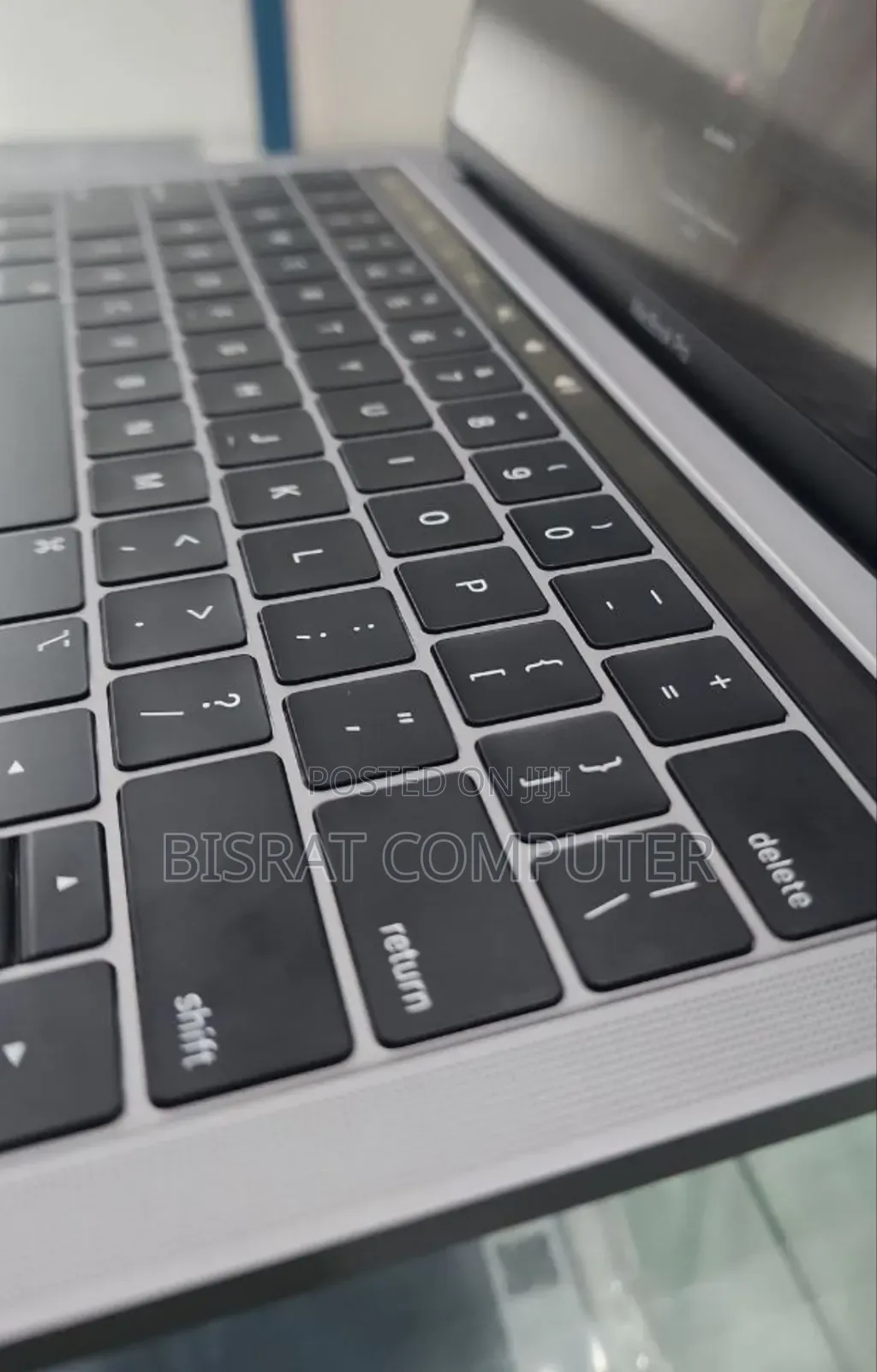 New Laptop Apple MacBook Pro 2019 8GB Intel Core I5 SSD 256GB