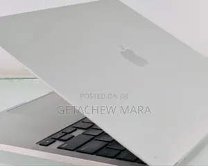 New Laptop Apple MacBook Pro 2022 M2 8GB Intel SSD 256GB