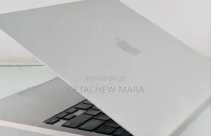 New Laptop Apple MacBook Pro 2022 M2 8GB Intel SSD 256GB