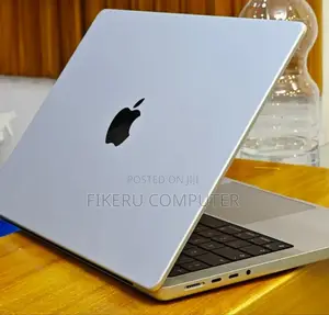 New Laptop Apple MacBook Pro M1 32GB Intel Core I7 SSD 1T