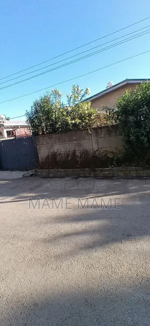 Photo - 4bdrm House in Addis Abeba, Bole for sale