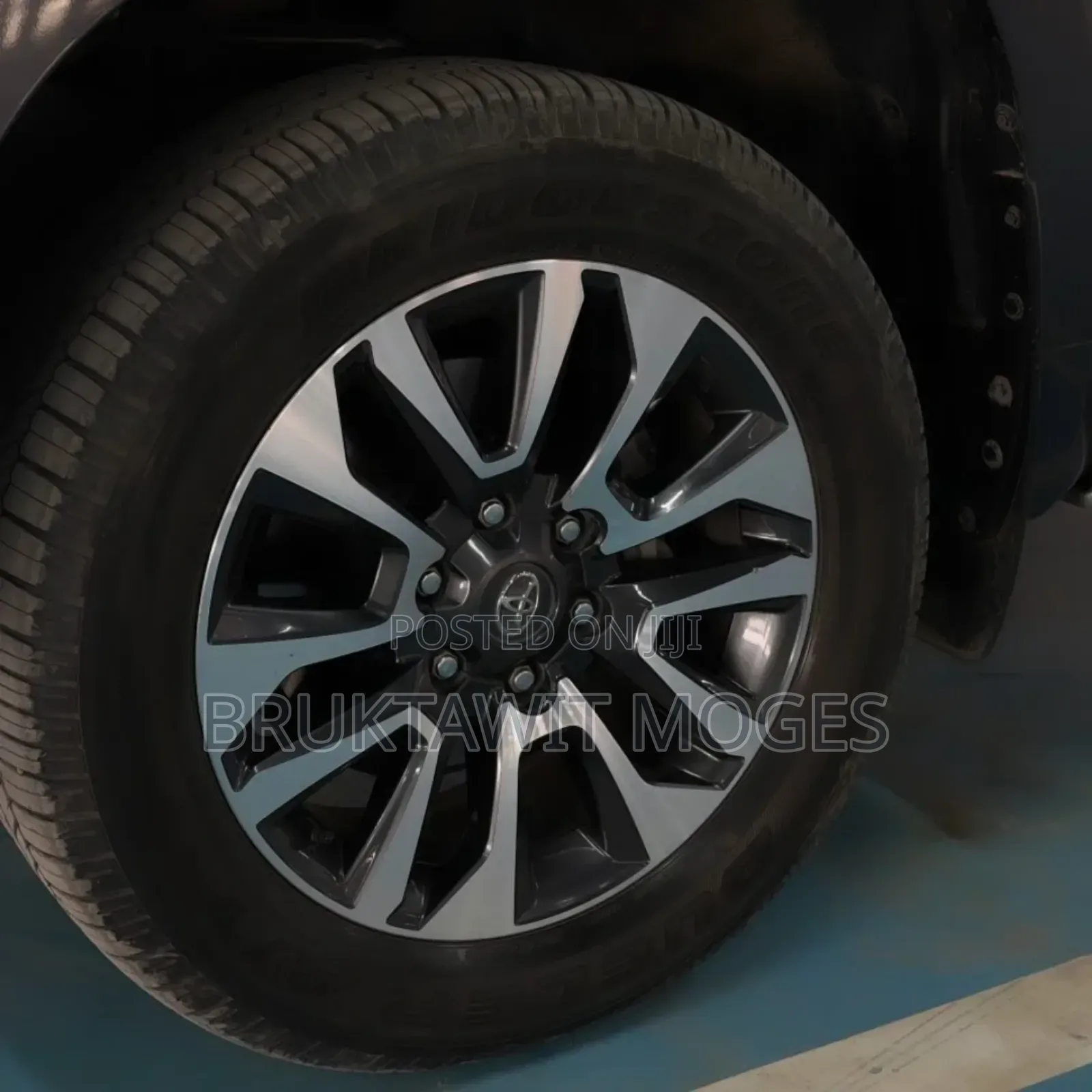 Toyota Land Cruiser Prado 2023 Silver