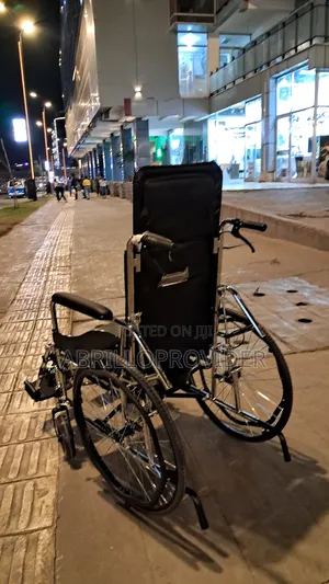 Photo - Toilet Wheelchair水手wheelchair口手wheelchair田手wheelchair卜手wheelchair口手whe