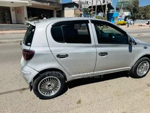 Toyota Vitz 2004 Silver