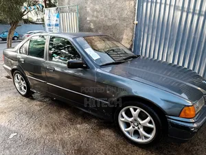 Photo - BMW 316i 1991 Blue