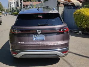 Volkswagen ID.6 2023 Gray