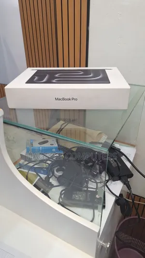 New Laptop Apple Macbook Pro 2025 M5 14-Inch 16GB SSD 512GB