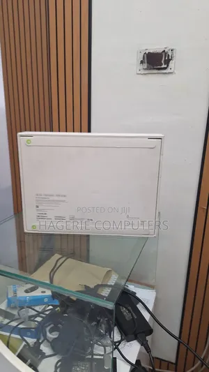 New Laptop Apple Macbook Pro 2025 M5 14-Inch 16GB SSD 512GB