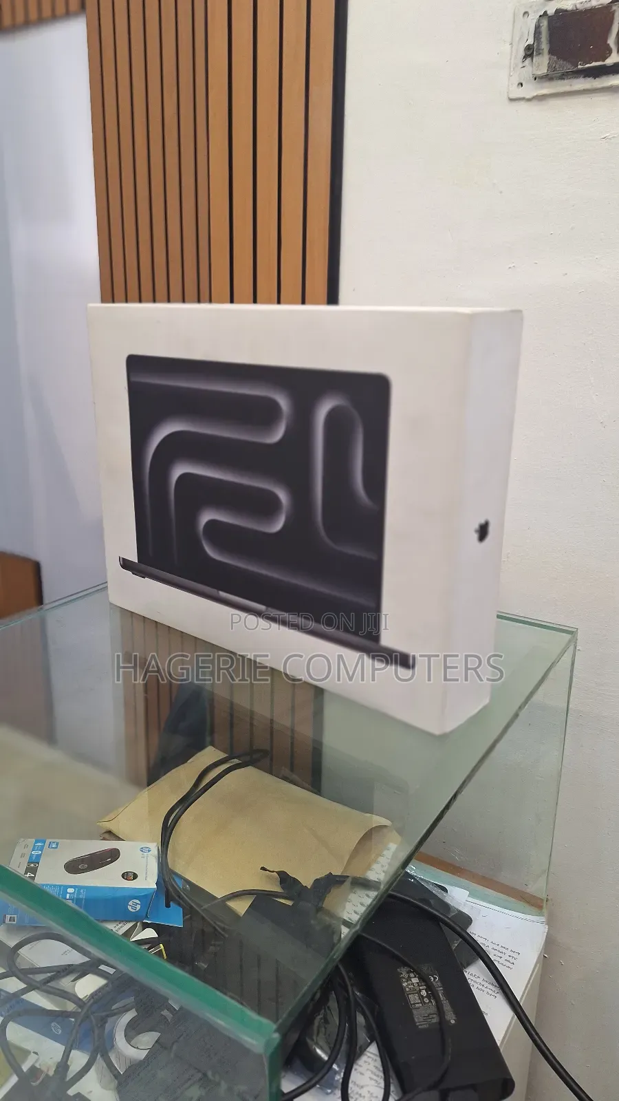 New Laptop Apple Macbook Pro 2025 M5 14-Inch 16GB SSD 512GB