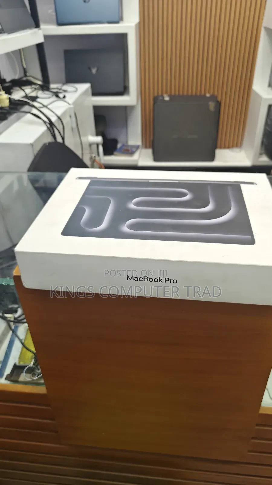 New Laptop Apple Macbook Pro 2025 M5 14-Inch 16GB SSD 512GB