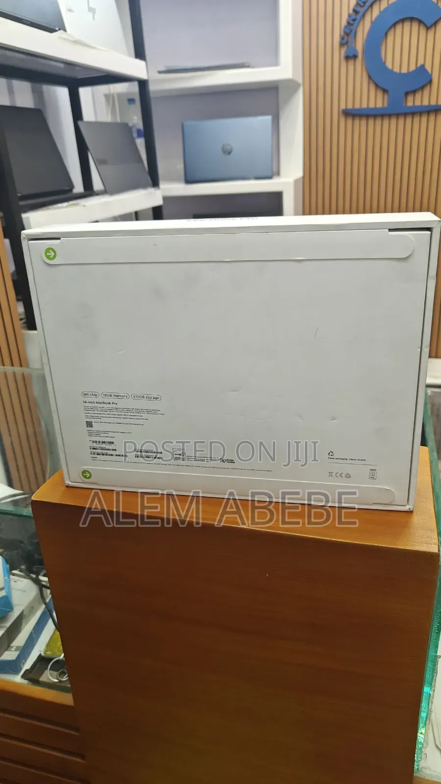 New Laptop Apple Macbook Pro 2025 M5 14-Inch 16GB SSD 512GB