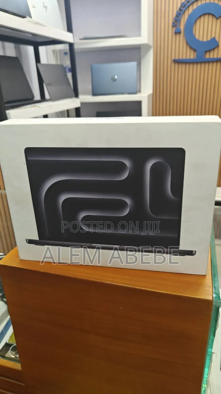 New Laptop Apple Macbook Pro 2025 M5 14-Inch 16GB SSD 512GB