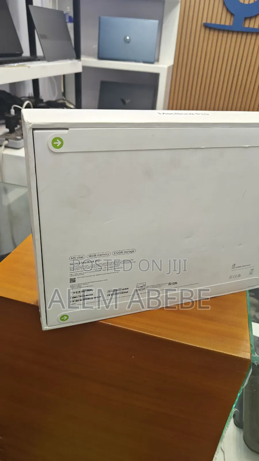 New Laptop Apple Macbook Pro 2025 M5 14-Inch 16GB SSD 512GB