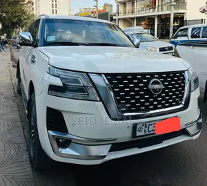 Photo - Nissan Patrol 2016 White