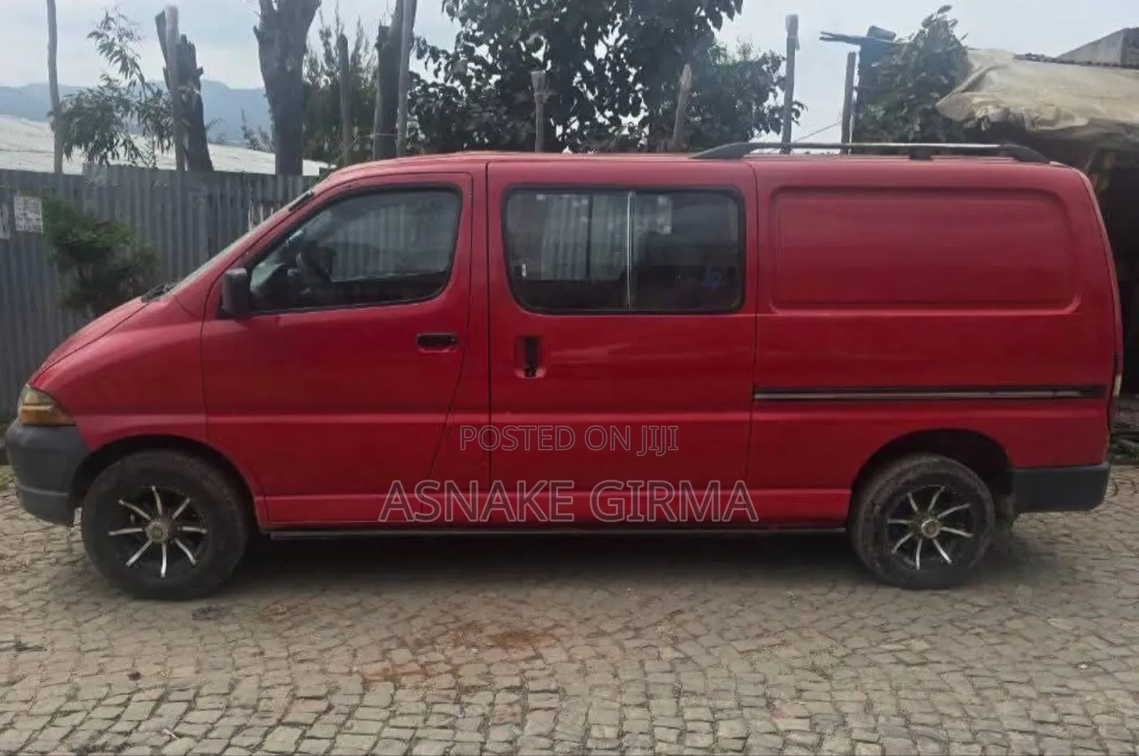 Toyota HiAce 2001 Red