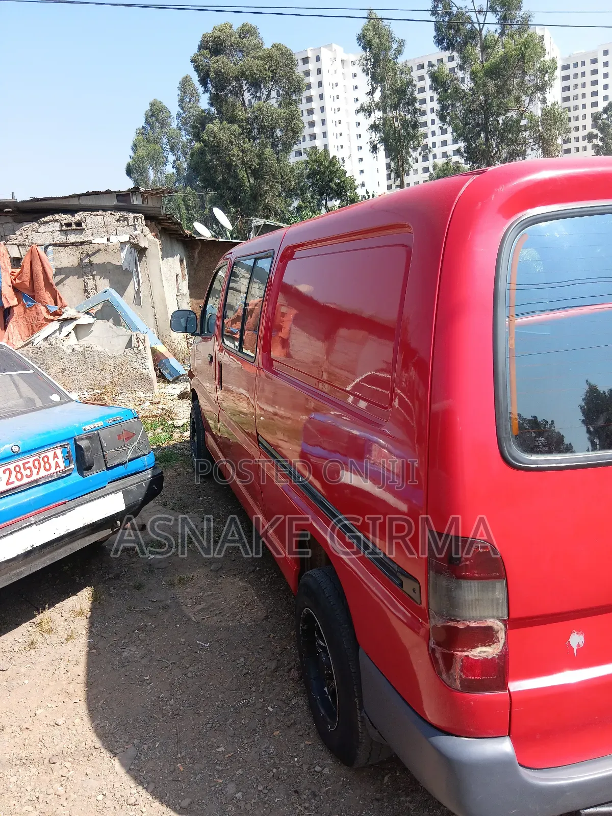 Toyota HiAce 2001 Red