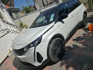 Photo - Peugeot 5008 2019 White