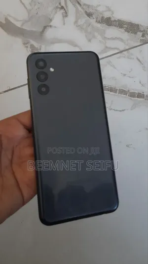 Photo - Samsung Galaxy M13 64 GB Blue