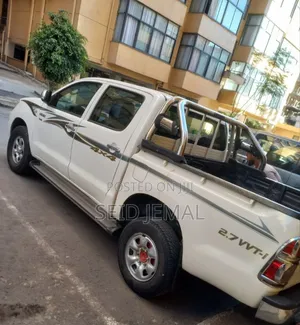 Toyota Hilux 2009 White