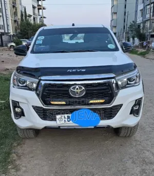 Photo - Toyota Hilux 2018 White