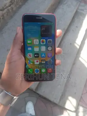 Photo - Apple iPhone 8 64 GB Red