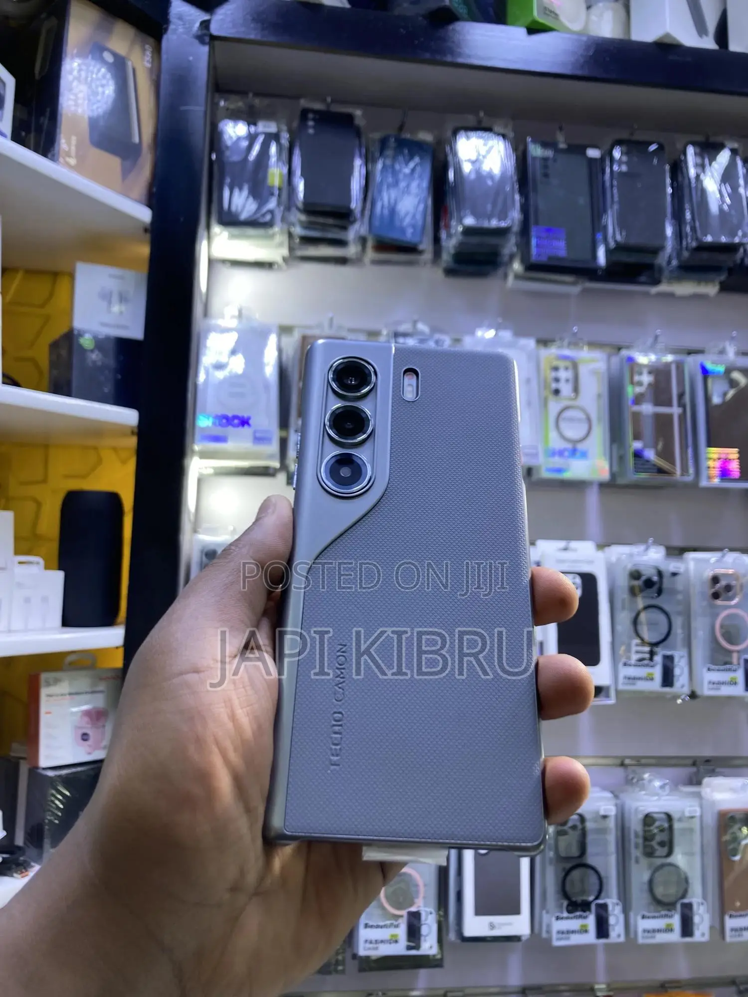 New Tecno Camon 40 Pro 256 GB Silver