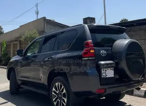 Toyota Land Cruiser Prado 2022 Gray
