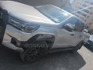 Toyota Hilux 2022 Silver
