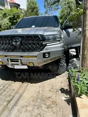 Toyota Land Cruiser 4.5 V8 VXR 2011 Silver