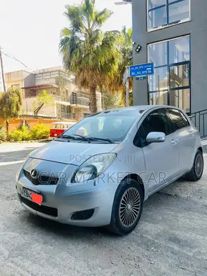 Photo - Toyota Yaris 1.0 VVT-i 2008 Silver