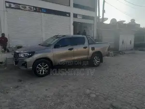 Toyota Hilux 2020 Gray