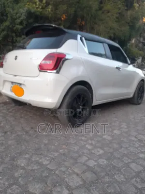 Suzuki Swift 2022 White