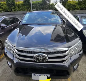 Photo - Toyota Hilux 2019 Black