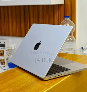 New Laptop Apple MacBook Pro M1 32GB Apple M1 Pro SSD 512GB