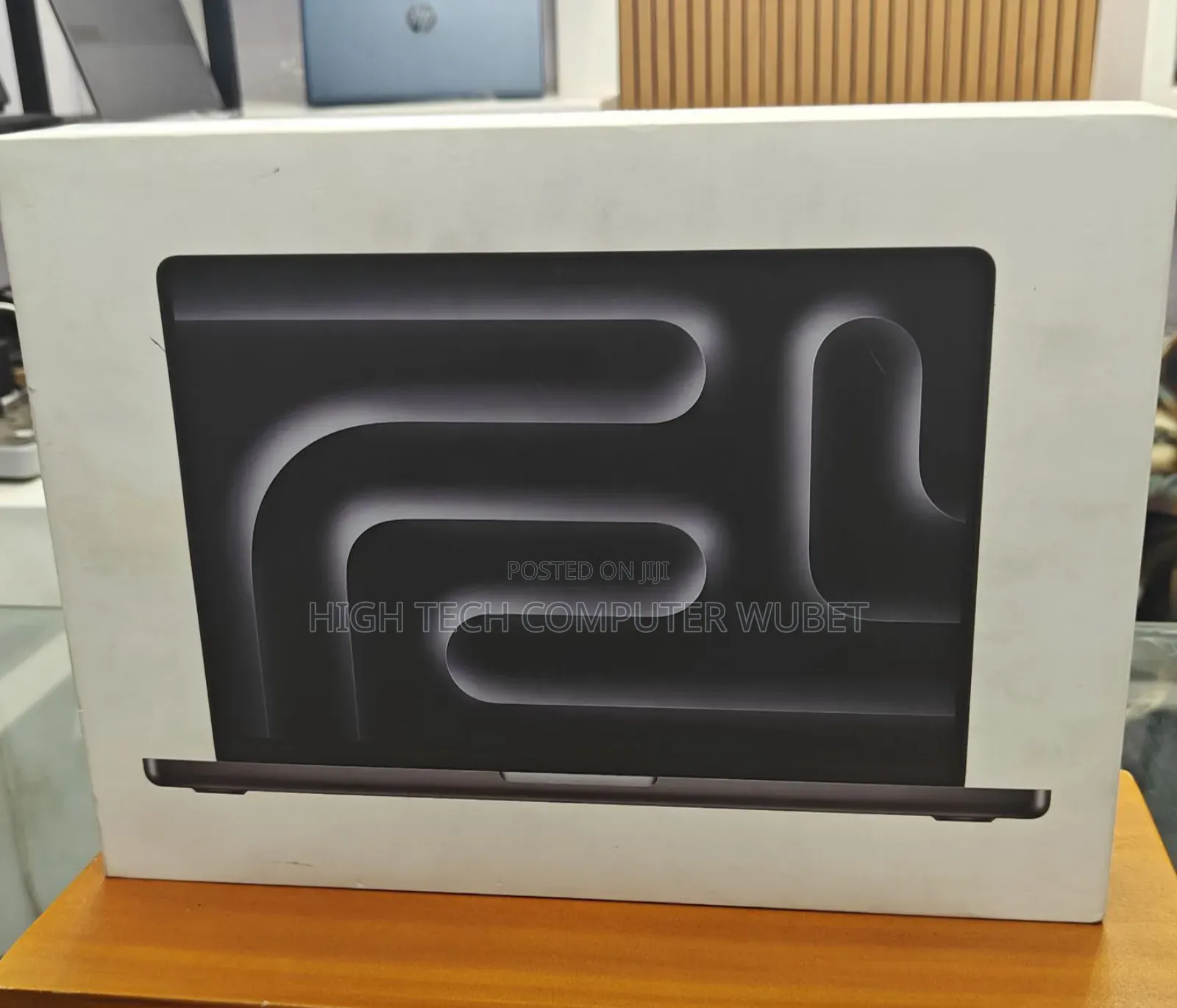 New Laptop Apple Macbook Pro 2025 M5 14-Inch 16GB Apple M4 SSD 512GB