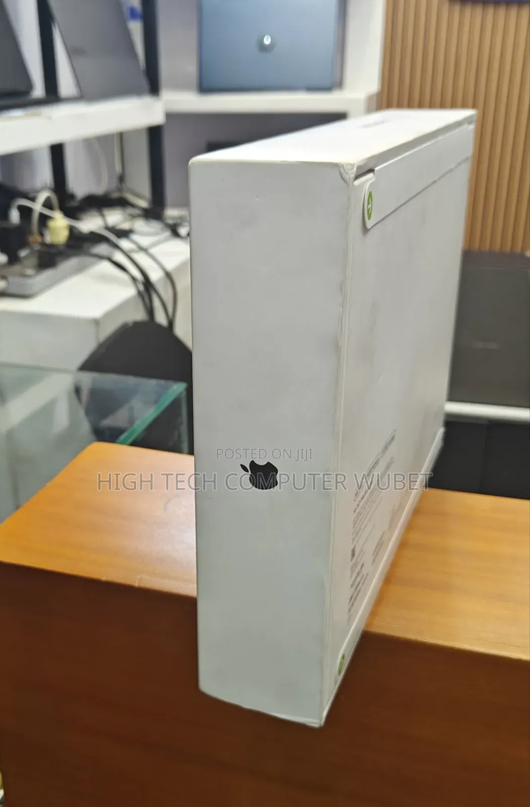 New Laptop Apple Macbook Pro 2025 M5 14-Inch 16GB Apple M4 SSD 512GB