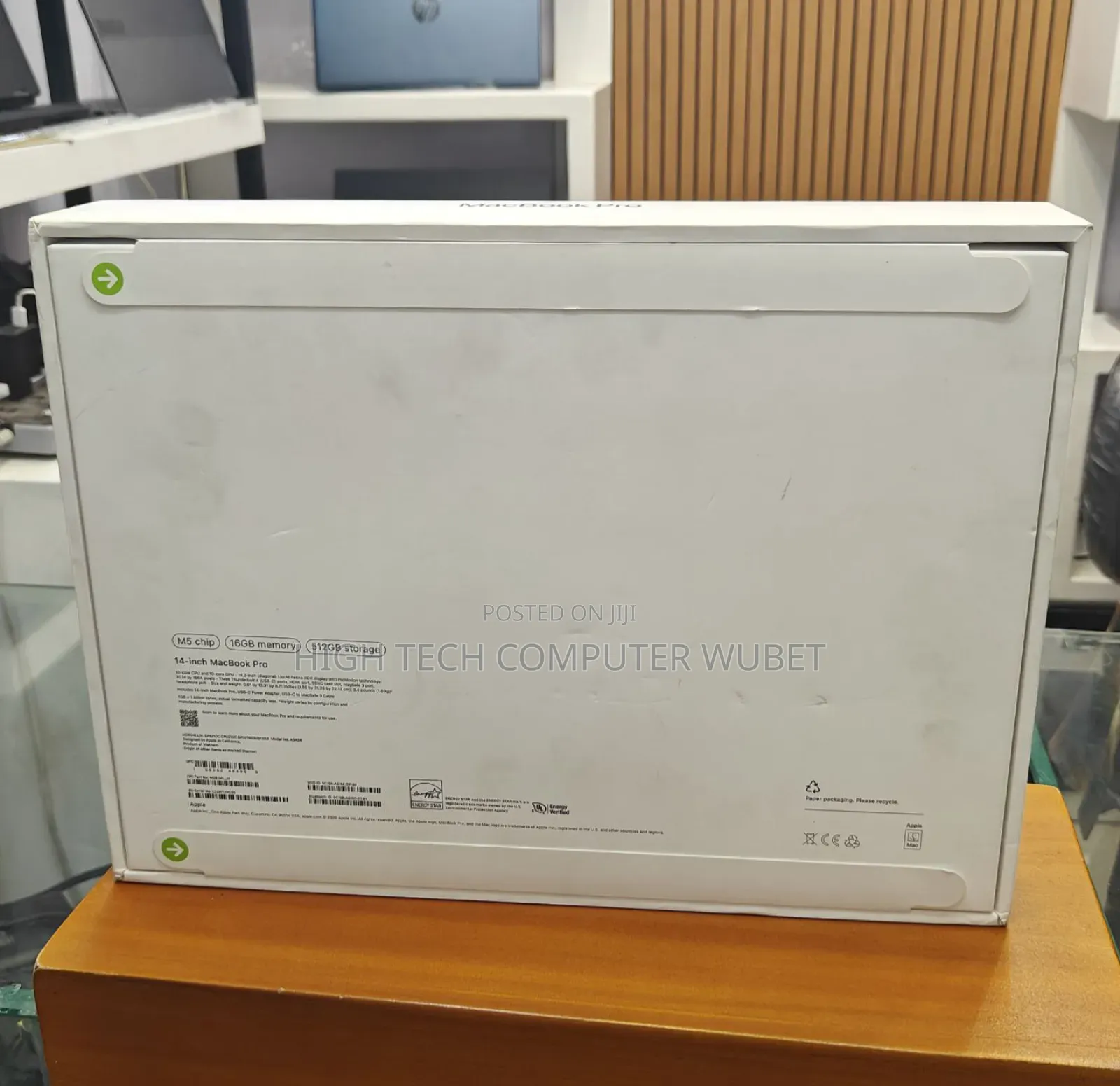 New Laptop Apple Macbook Pro 2025 M5 14-Inch 16GB Apple M4 SSD 512GB