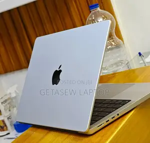 New Laptop Apple MacBook Pro M1 32GB Apple M1 Pro SSD 1T