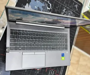 New Laptop HP ZBook Firefly G8 32GB Intel Core I7 SSD 512GB