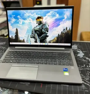 New Laptop HP ZBook Firefly G8 32GB Intel Core I7 SSD 512GB