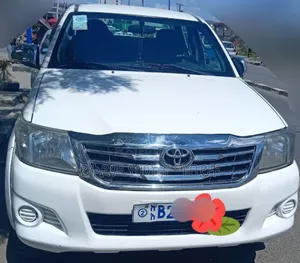Photo - Toyota Hilux 2013 White